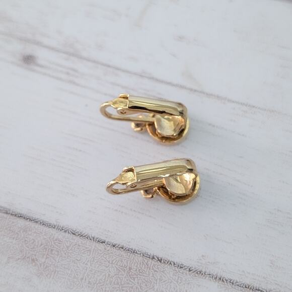 Vintage Clip On Earrings Dainty Gold Tone - Findings? Missing Dangle? - Picture 6 of 6